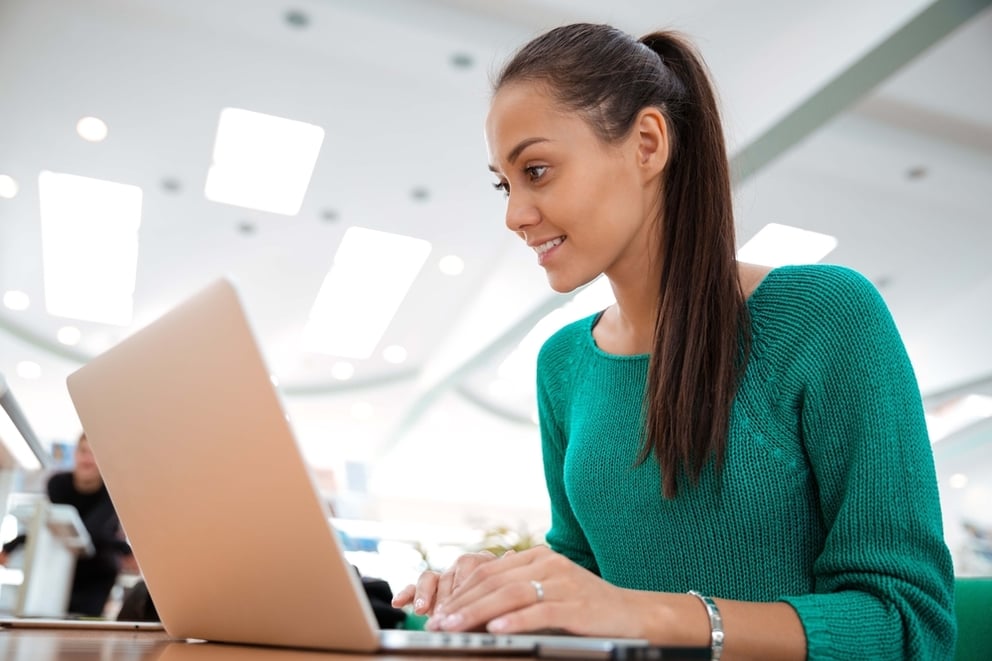 https://25900106.fs1.hubspotusercontent-eu1.net/hubfs/25900106/Portrait%20of%20a%20happy%20female%20student%20using%20laptop%20computer%20in%20university.jpeg